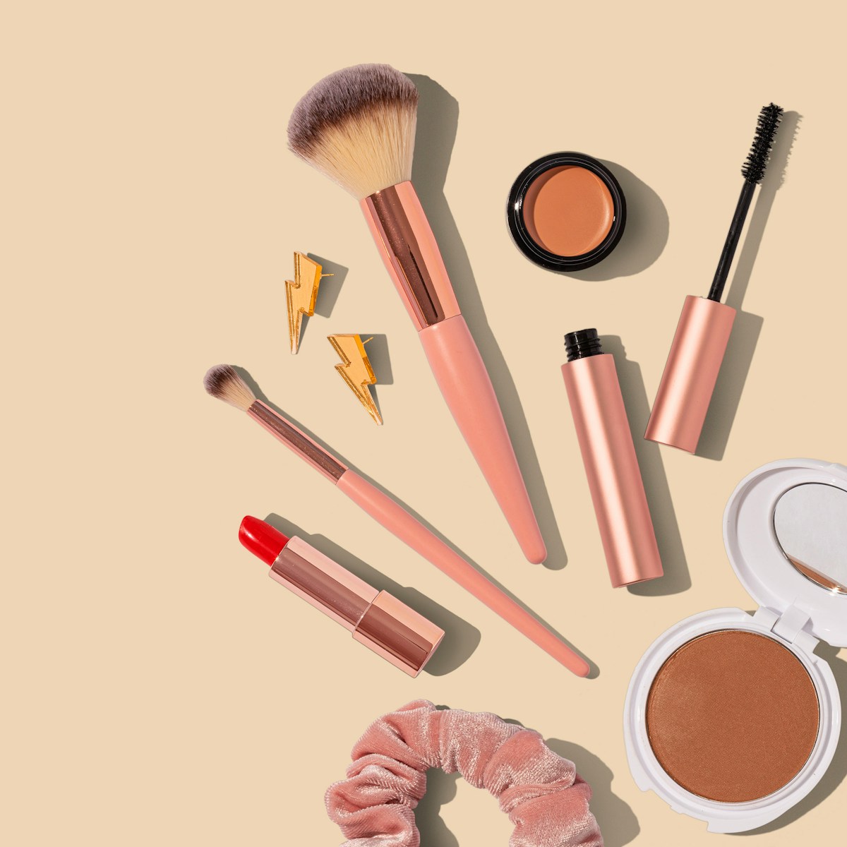 Warm-toned makeup kit, flatlay
